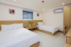 bán khách sạn 5 tầng kiệt nhánh nguyễn văn thoại, doanh thu ổn định,cách bãi tắm chỉ vài bước chân!