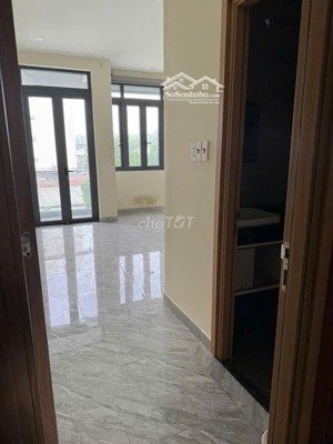 nhà đẹp cho thuê giá chỉ 15triệu nội thất cơ bản có máy lạnh.