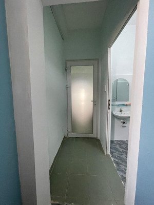 cho thuê phòng 25m2 nhà mới sàn gỗ chưa sử dụng, 4 triệu, cửu long, p 2 ,đi bộ sân bay,giá ưu đãi