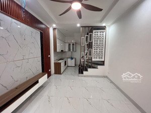 lô góc - ô tô tránh - cách trung tâm cầu giấy - mỹ đình 7 phút - dt 51m2. 4 tầng. giá hơn 4 tỷ