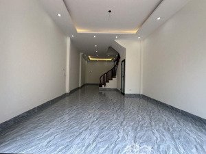 đường trước nhà 5m. cách trung tâm cầu giấy - mỹ đình 6km. diện tích 47m2. mt 4.8m. giá nhỉnh 4 tỷ