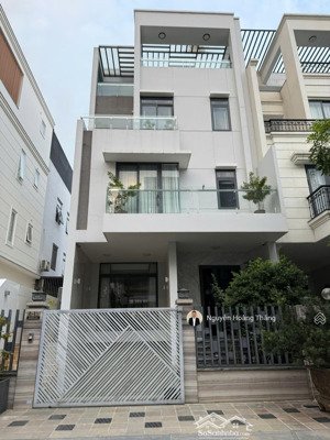 bán np 13,5x15,5m hướng đn giá 225 tr/m2 (47tỷ), 7x20m giá 27,3 tỷ, đảo kim cương q2 lh 