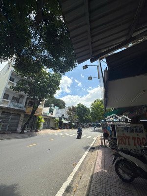 nhà mặt tiền gò dầu vị trí siêu đẹp cách đại siêu thị aeon mall tân phú chỉ 5p đi bộ
