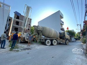 hơn 4 tỷ có ngay nhà tại biên giang hà đông, nhà 34m2, 4,5 tầng, ngay ql6 mở rộng, ô tô đỗ ngay nhà