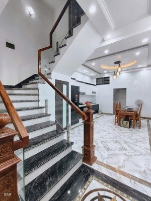 nhà cực đẹp tại văn cao cho thuê