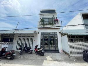 BÁN NHÀ LẦU TÂN CỔ ĐIỂN – GẦN THÀNH PHỐ TÂN UYÊN