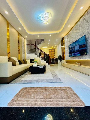 sốc! ngã tư sở, ngõ thông, gần phố, 36m ô tô tránh, nhà đẹp full nội thất, vị trí trung tâm,47m2*5t