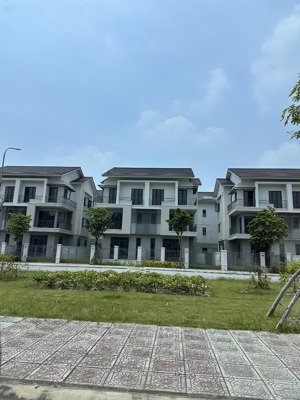 biệt thự song lập 200m2 sổ hồng lâu dài sở hữu dễ dàng