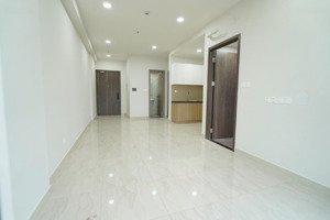 duy nhất căn 2pn view đông nam, giá bán nhanh 2.8 tỷ bao thuế . hl em oanh xem nhà 24/7