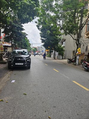 chính chủ bán nhà phố ngọc lâm vị trí đẹp kinh doanh sầm uất, 52m2 giá 6,7 tỷ