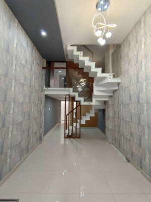 nhà mới lý thái tổ, q10, 39m2, nhỉnh 6t gần mặt tiền