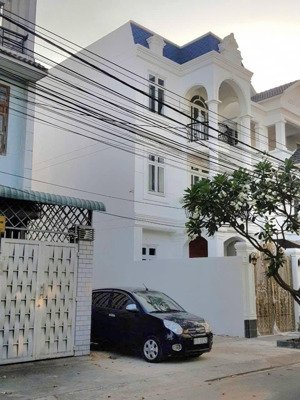 biệt thự tân cổ điển ngay becamex cho thuê chỉ 25tr/tháng