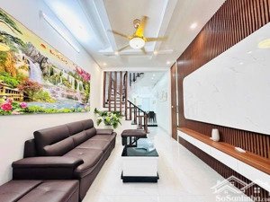 hoàng công chất - sổ phân lô- vỉa hè dừng đỗ ngày đêm - ô tô vào nhà - giá đầu tư