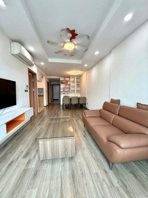 bán gấp căn hộ 2pn goldmark city full nội thất, sổ đỏ chính chủ, chỉ 5,7 tỷ, hỗ trợ ngân hàng