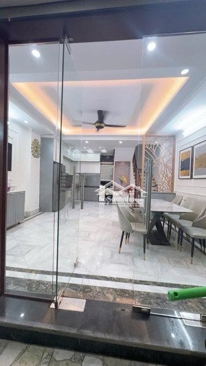 cc cần bán nhà phân lô cầu giấy 45m2; 5 tầng, ô tô đỗ cửa, gần nhiều trường đh, giá chỉ 17,5 tỷ