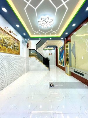 nhà sát tên lửa ,aeon mall , 2 tầng , dt : 4x10 , vài căn ra hxh , nhanh mới kịp , sổ hồng riêng