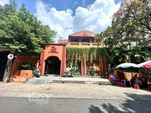 vị trí kim cương, ngay takashimaya - lê lợi, góc 2 mt tôn thất thiệp, dt 285m2