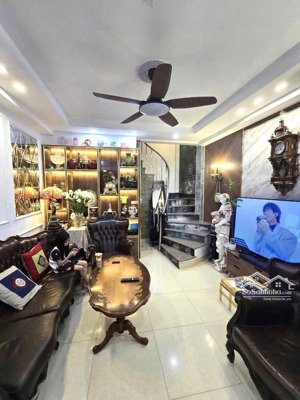 bán nhà đào tấn, 30m, 6 tầng, lô góc. giá 7,2 tỷ . l/h: 