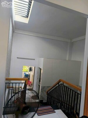 Nhà 3 tầng kếu cấu chắc chắn, cứng cáp, mặt tiền Hoà Minh 14