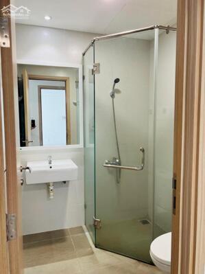 Cần bán gấp căn hộ Tầng sân vườn, 67m2 2PN - 2WC NTCB, đã có sổ hồng, giá chỉ 4 tỷ 5, Lh 0388668882 gặp Tâm ( zalo )