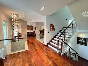 bán biệt thự siêu vip 235 m2, 4tầng, thiết kế 6pn, 5wc, tại văn quán, hà đông. ở và kinh doanh.