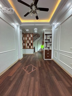 chính chủ bán nhà đẹp ngọc thuỵ fun nội thất ô tô đỗ cổng