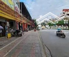 bán đất tặng nhà mặt phố nguyễn văn cừ, dt 99m, mt 5,4m giá hơn 47 tỷ. bác chủ đang cần bán gấp ạ