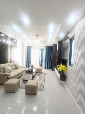 hàng xóm tecco ngũ hiệp, nhà 5tầng lô góc ô tô vào nhà, dt; 52m/zá 6,4tỷ.