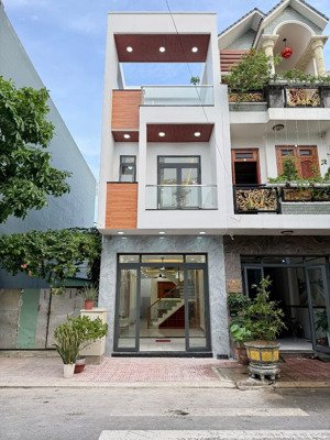 bán nhà gần vincom dĩ an tp hồ chí minh