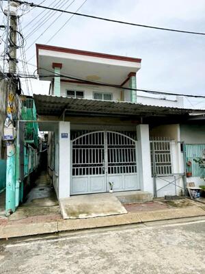 Bán nhà Bà Điểm và 4 phòng trọ, gần MT Nguyễn Thị Sóc, KT 5,5x30m. Giá 5 Tỷ