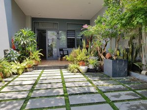 cần bán lại giá rẻ căn villa 4 tầng 130m2 khu phố tây chế lan viên, chỉ (hơn 14 tỷ) có tl nữa ạ