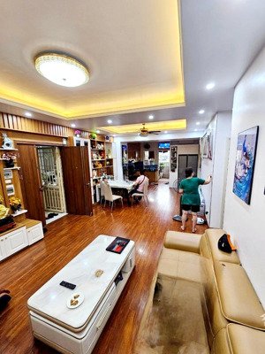 bán căn chung cư tòa ct2b xa la 104m 3 ngủ 2 vs, nội thất đẹp.giá chỉ nhỉnh 5 tỷ.