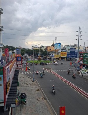 mặt tiền ông ích khiêm, p.10, q.11, dt: 4 x 13m, hai lầu, giảm 1 tỷ còn 16 tỷ 5.