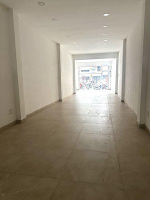 cho thuê nhà mặt tiền đường dương bá trạc, đường rộng 30m. diện tích sàn 400m2