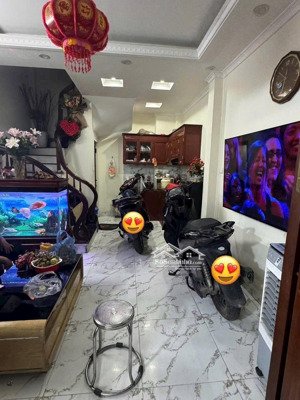 bán nhà siêu hiếm phường thượng thanh 41m2. 5 tầng giá chỉ hơn 4 tỷ.