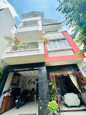 nhà ông anh bán 4 tầng ngang gần 8m , 9pn , hxh 6m sát đường tân hương tân phú . giá chỉ 17,8 tỷ .