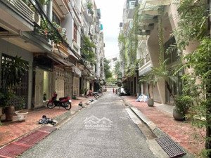 bán nhà quận hoàng mai - thang máy - ô tô ngủ trong nhà