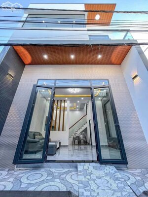 Nhà trệt lầu hẻm đường Nguyễn Văn Cừ - Ngang nhà hàng Vạn Phát