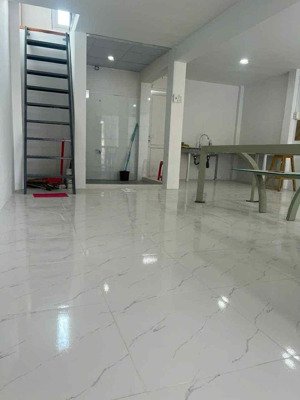 nhà cho thuê mặt tiền đường lớn, thích hợp kinh doanh hoặc buôn bán