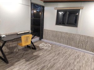 phòng cửa sổ trời-đường phạm văn hai trung tâm sg-giờ tự do-toilet-máy lạnh-giặt-intetnet siêu tốc