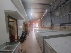 cho thuê kho mặt đường đại linh, trung văn, nam từ liêm. dt 200m, cao 6m, có điện 3fa, nước sạch.