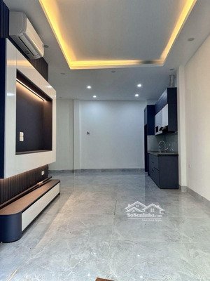 hiếm 38m2 mới 5 tầng,nội thất, hàng xóm phố cổ,ôtô đỗ cổng,gần trường qt, bệnh viện,ở sướng