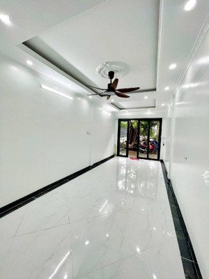 hoàng mai phân lô ô tô vào nhà diện tích: 53m giá: 13 tỷ nhà phân lô, đường rộng ô