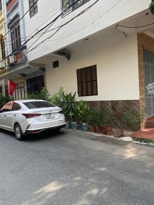 bán nhà trung văn gần phố phùng khoang lô góc kinh doanh , ô tô vào nhà với dt 60m2 x 4.6m mt