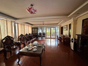 bán nhà mặt phố nghĩa đô, mặt tiền rộng, vị trí đầu phố vip, 80m2 giá lý tưởng