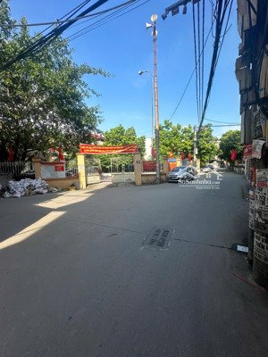 cần bán nhà dân xây chắc chắn gần bãi đỗ oto tại chiến thắng - la khê giá rẻ