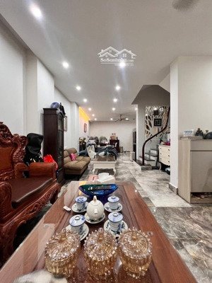 bán gấp! nhà phân lô trần duy hưng, gần phố, ôtô vào nhà, ngõ thông, full nội thất, kd đỉnh 70m2*5t