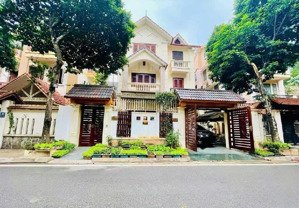 vị trí đắc địa - biệt thự sân vườn đẳng cấp. nội thất nhập khẩu - ở cực sướng diện tích 386m