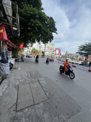 bán nhà đống đa - phân lô - ô tô đỗ cửa - thang máy - nội thất cơ bản - ngõ nông