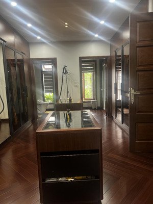 ( chính chủ) tôi cần bán lô bt c2- ciputra, quận tây hồ, dt 200 m, 4 tầng, mt 9 m, giá 74 tỷ.